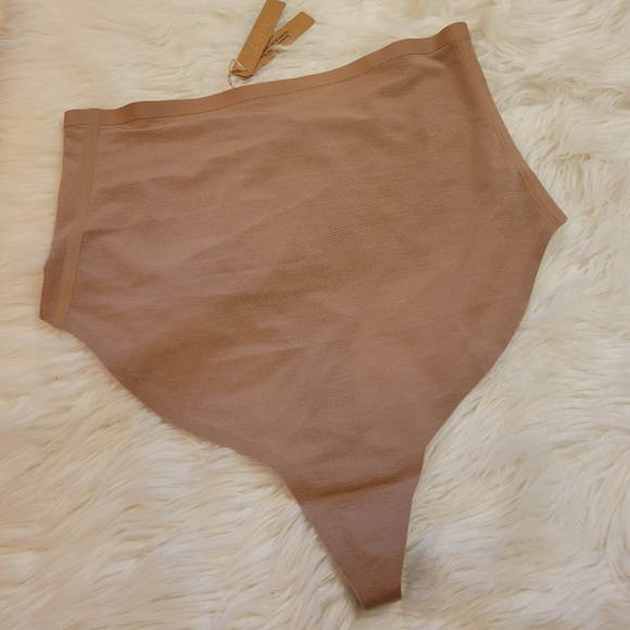 Skims mesh Sheer Sculpt High-waisted Thong - Sienna - Picture 9 of 12